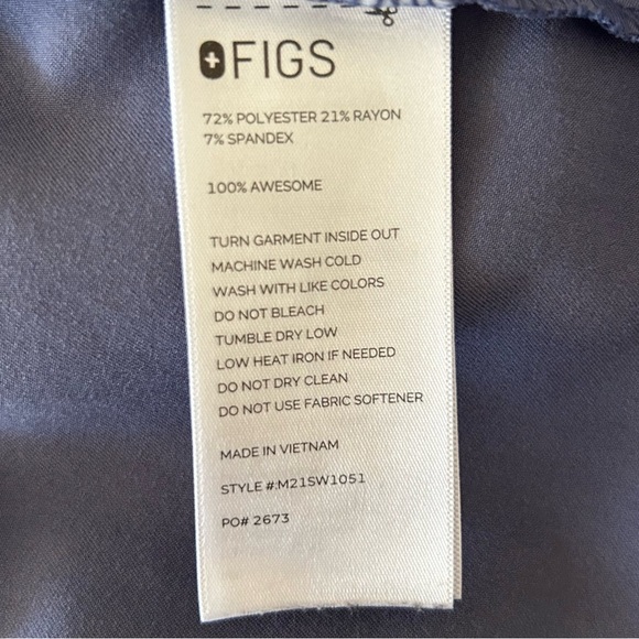 Figs Men’s Leon Three-Pocket V-Neck Classic Fit Scrub Top in Blue, Size X-Large - Picture 5 of 5